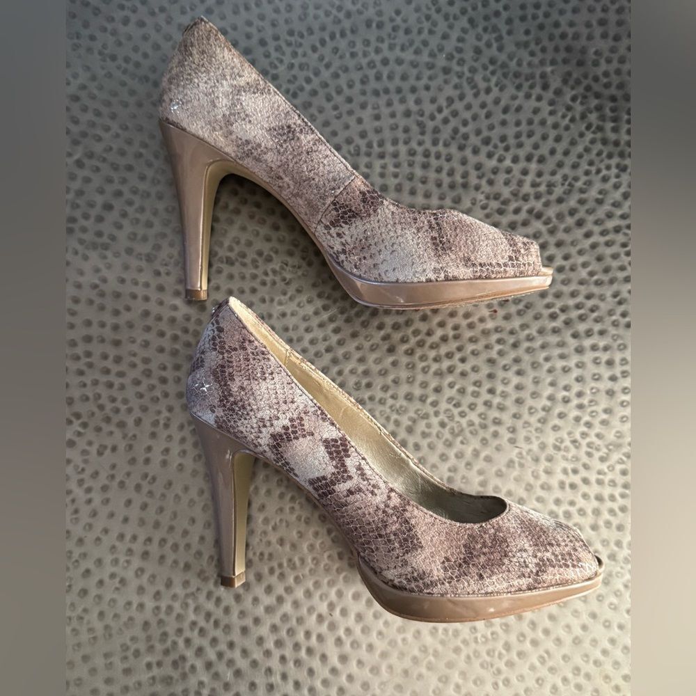Anne Klein Platform Peep Toe Heels, metallic leather snakeskin print size 7.5